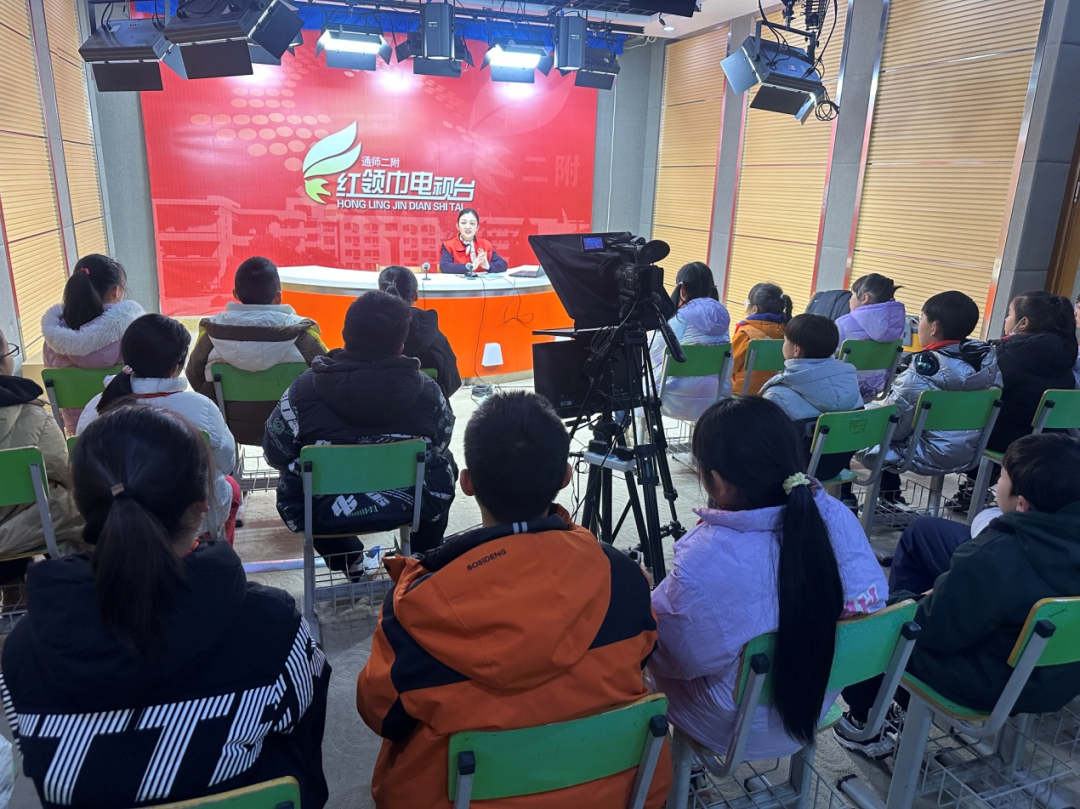 激扬巾帼志 劳模助企行