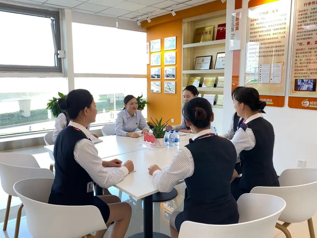 激扬巾帼志 劳模助企行